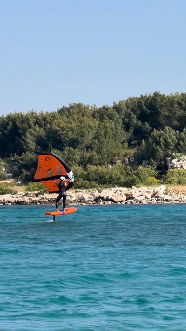Wing (wingfoil) près de Marseille à l'Anse des Laurons, Martigues